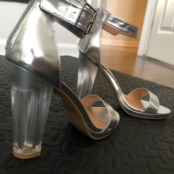 🍁 SALE! Silver Open Toe with Clear Heel - Picture 5 of 7
